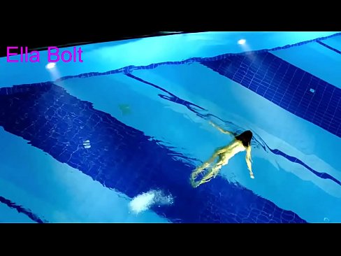 ❤️ Saya tidak boleh berhenti menonton, berambut perang muda ditangkap berenang bogel di kolam peranginan ELLA BOLT ☑ Video lucah di lucah ms.hentaidude.ru ️❤